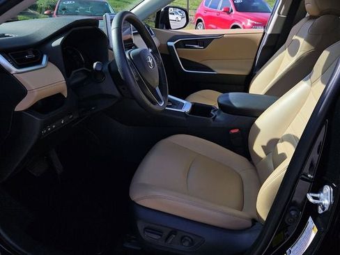 Used 2023 Toyota RAV4 XLE Premium image 16