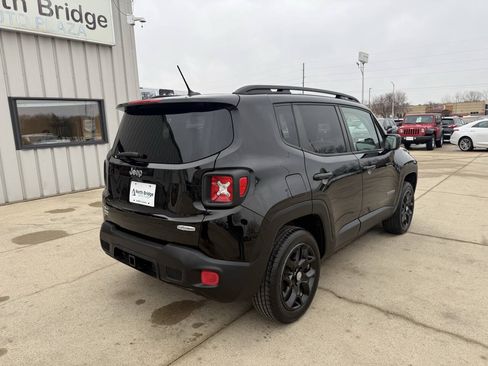 Used 2015 Jeep Renegade Latitude w/ Popular Equipment Group AWD/4WD image 4