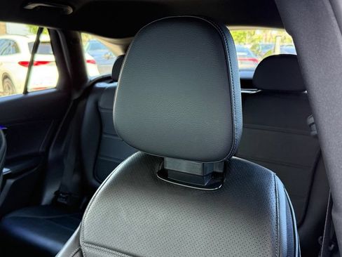 Used 2025 Mercedes-Benz GLC 300 4MATIC image 2