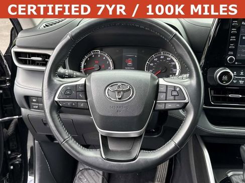 Used 2022 Toyota Highlander LE AWD/4WD image 18