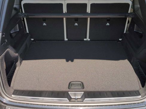 Used 2025 Mercedes-Benz GLB 250 4MATIC image 35