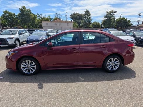 Used 2024 Toyota Corolla LE w/ LE Convenience Package FWD image 9