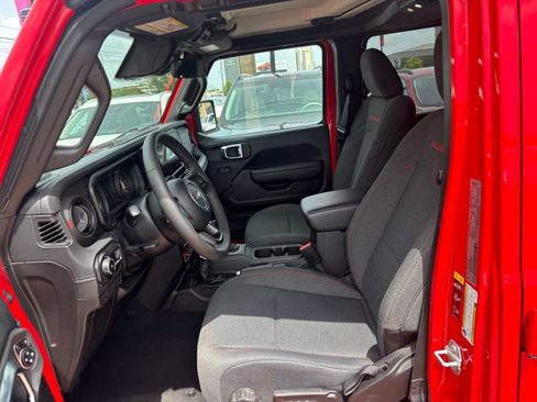 Used 2025 Jeep Wrangler Unlimited Rubicon AWD/4WD image 25