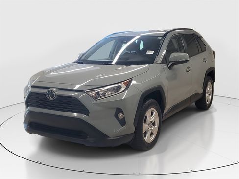 Used 2020 Toyota RAV4 XLE image 3
