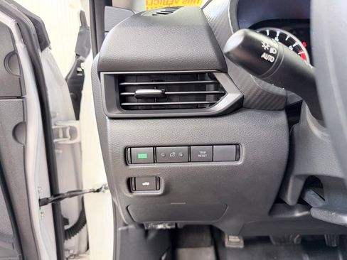 Used 2025 Nissan Sentra S FWD image 33
