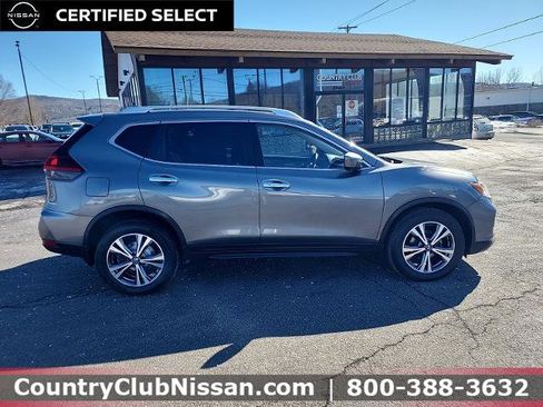 Certified 2019 Nissan Rogue SV w/ Sun & Sound Touring Package image 9