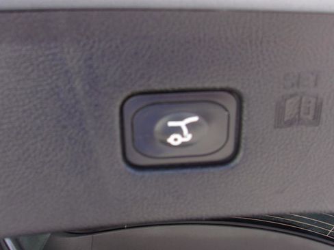 Used 2024 Ford Edge SEL w/ Convenience Package image 9