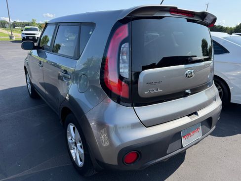 Used 2018 Kia Soul w/ Convenience Package FWD image 4