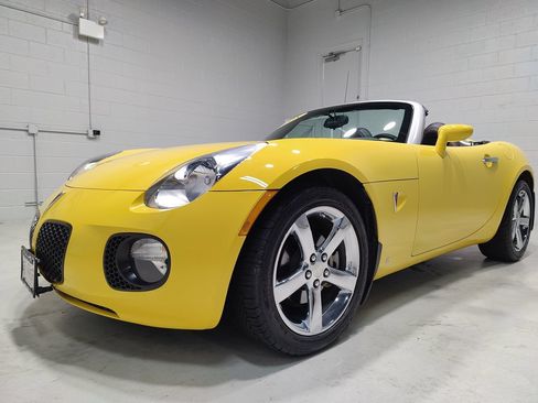 Used 2008 Pontiac Solstice GXP w/ Premium Package RWD image 16