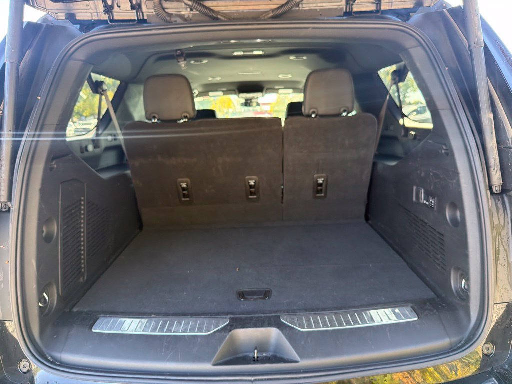 Used 2026 Chevrolet Suburban Premier AWD/4WD image 9