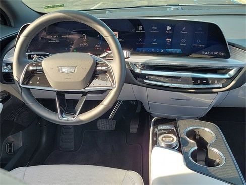 Used 2025 Cadillac Lyriq Luxury image 8