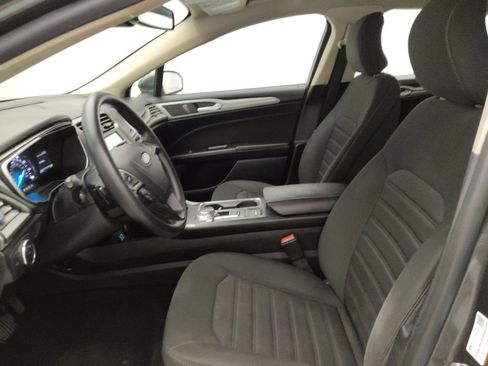 Used 2019 Ford Fusion SE FWD image 17
