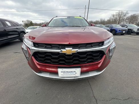Used 2025 Chevrolet Trax LT w/ LT Convenience Package FWD image 26