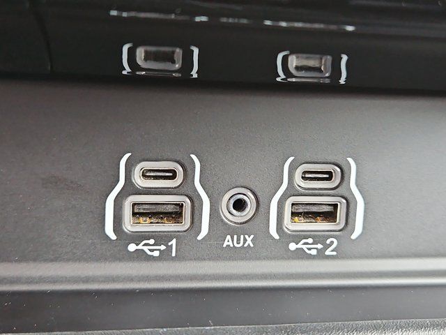 Used 2025 RAM 3500 Laramie AWD/4WD image 18