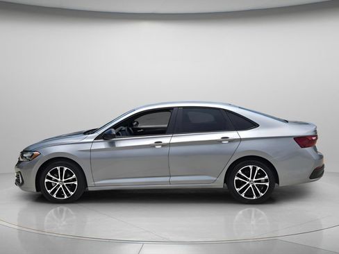 Certified 2022 Volkswagen Jetta Sport FWD image 3