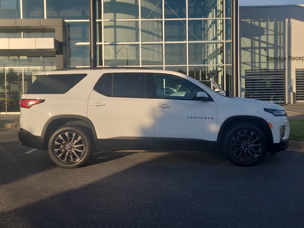 Used 2023 Chevrolet Traverse RS AWD/4WD image 2