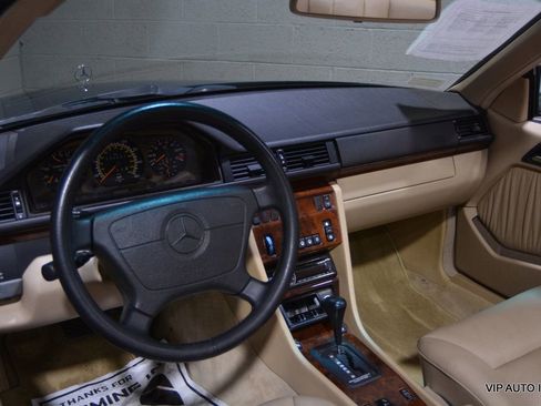 Used 1995 Mercedes-Benz E 320 Convertible image 34