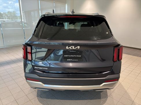 Used 2026 Kia Sorento S FWD image 4