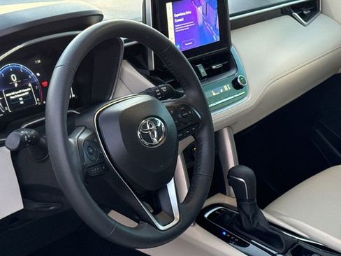 Used 2024 Toyota Corolla Cross XLE w/ Convenience Package image 19