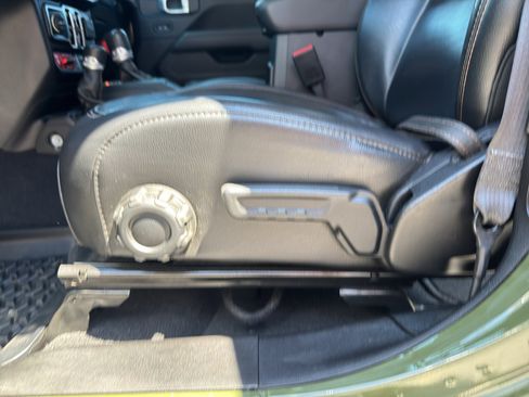 Used 2021 Jeep Wrangler Unlimited Rubicon w/ Trailer Tow Package image 19