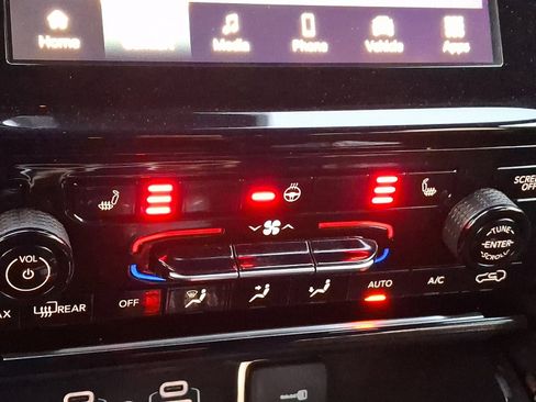 Used 2024 Jeep Grand Cherokee L Laredo image 25