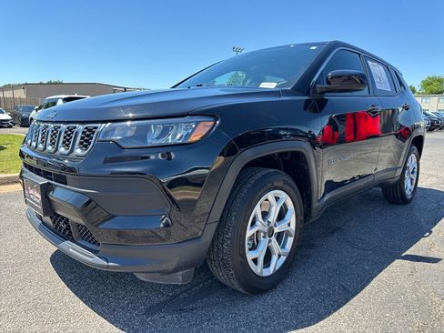 Used 2025 Jeep Compass Sport AWD/4WD image 3