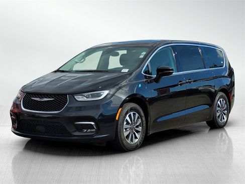 Used 2022 Chrysler Pacifica Touring-L image 8