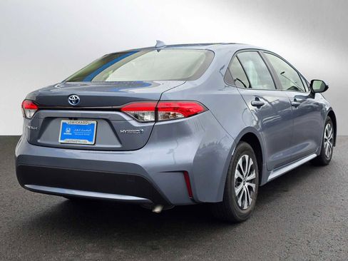 Used 2022 Toyota Corolla LE image 3