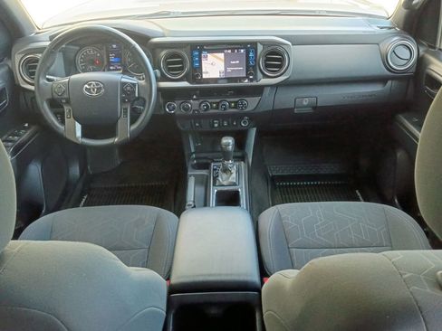 Used 2018 Toyota Tacoma TRD Sport AWD/4WD image 20