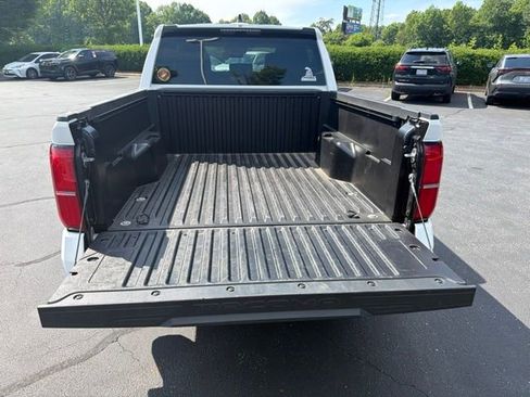 Used 2024 Toyota Tacoma SR5 AWD/4WD image 9
