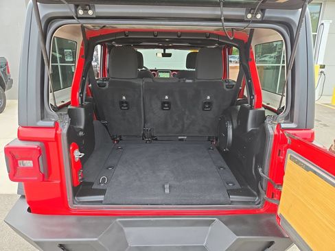 Used 2019 Jeep Wrangler Unlimited Rubicon AWD/4WD image 27