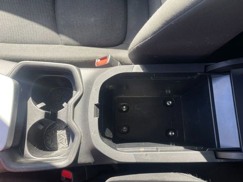 Used 2019 Toyota RAV4 LE AWD/4WD image 17