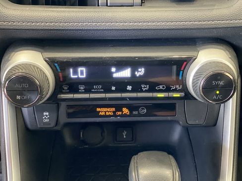 Used 2021 Toyota RAV4 LE AWD/4WD image 21