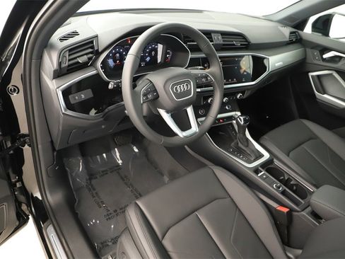 New 2025 Audi Q3 2.0T Premium image 15