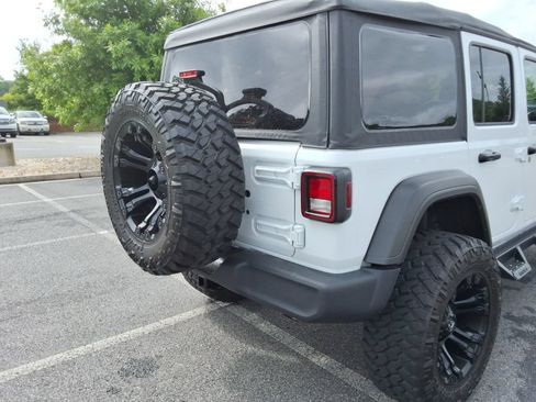 Used 2018 Jeep Wrangler Unlimited Sport AWD/4WD image 15