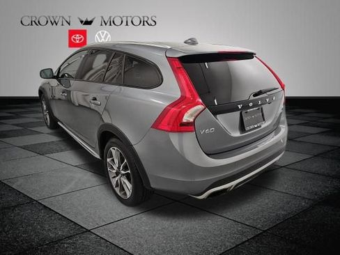 Used 2017 Volvo V60 T5 Cross Country w/ Convenience Package AWD/4WD image 4