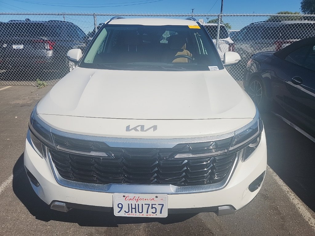 Certified 2024 Kia Seltos EX FWD image 2