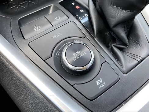 Certified 2022 Toyota RAV4 XLE w/ Convenience Package AWD/4WD image 33