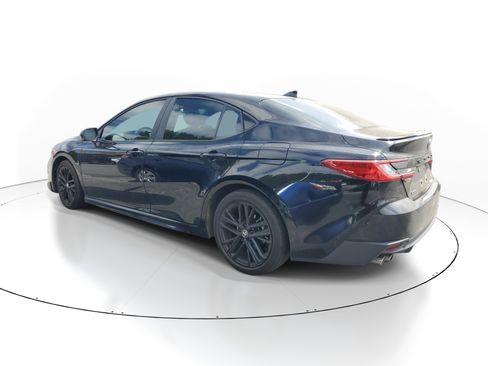 Used 2025 Toyota Camry SE w/ Convenience Package FWD image 4
