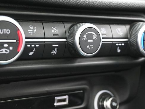 Used 2023 Alfa Romeo Giulia Sprint image 25