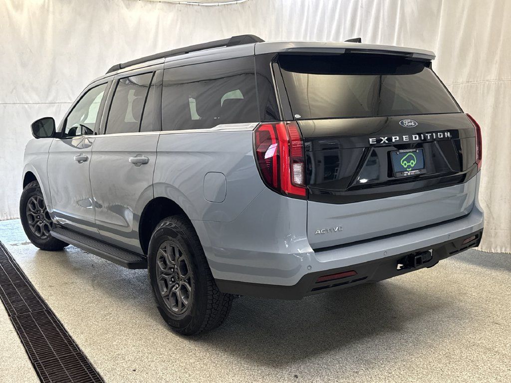 Used 2025 Ford Expedition Active AWD/4WD image 8