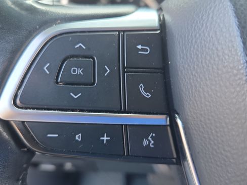 Used 2021 Toyota Highlander XLE FWD image 25