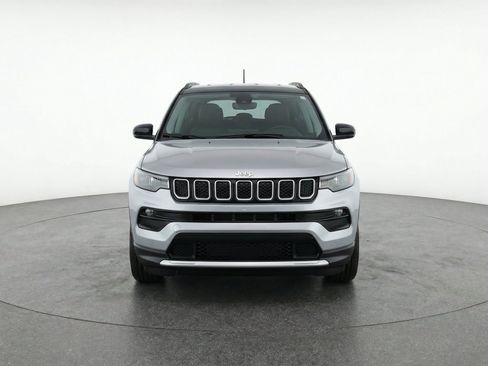 Used 2025 Jeep Compass Limited AWD/4WD image 2