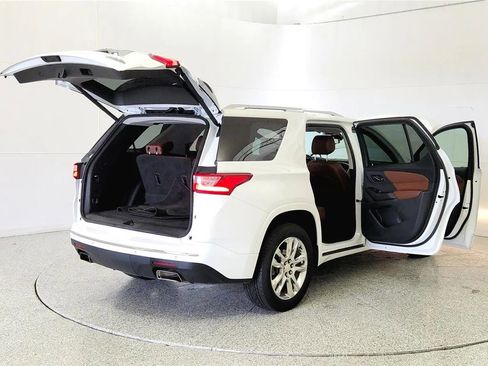 Used 2021 Chevrolet Traverse High Country AWD/4WD image 12