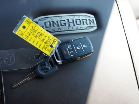 Used 2025 RAM 2500 Limited AWD/4WD image 33