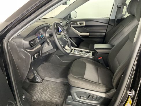 Used 2023 Ford Explorer XLT AWD/4WD image 18