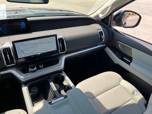 Used 2025 Ford Expedition Platinum AWD/4WD image 11