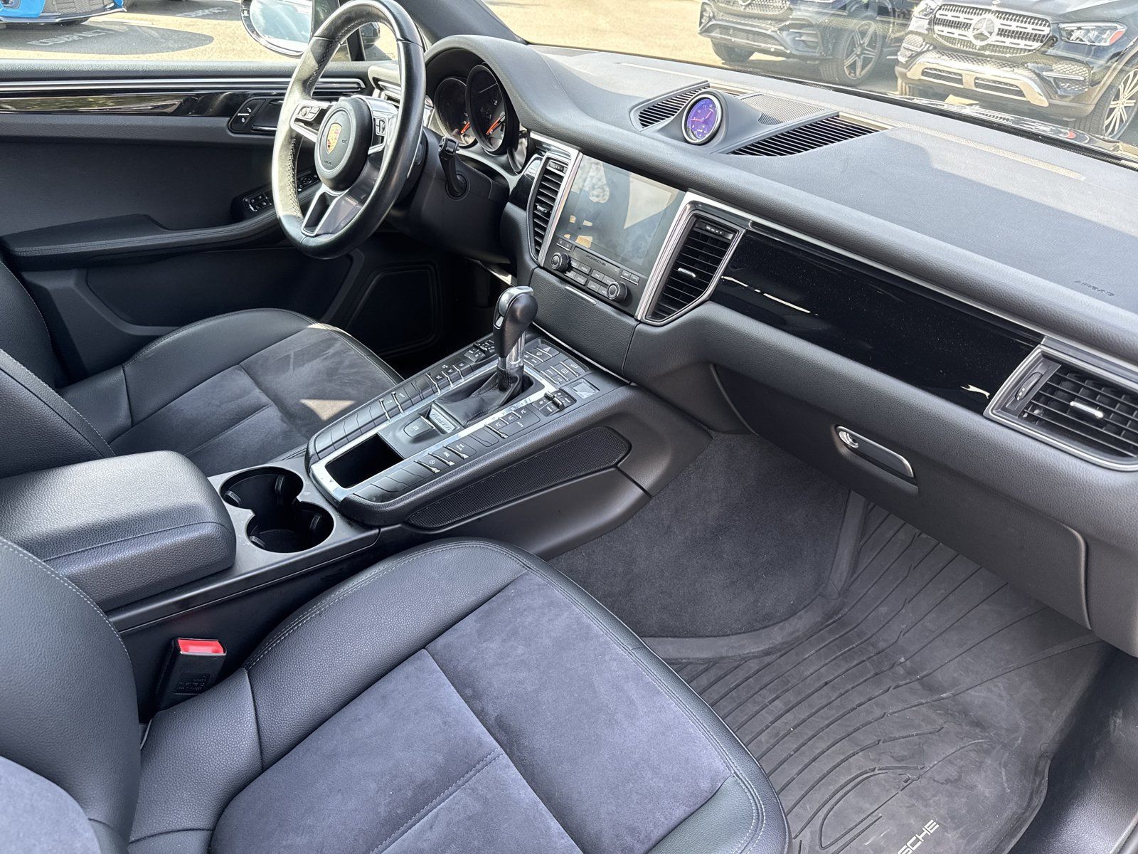 Used 2018 Porsche Macan AWD/4WD image 8
