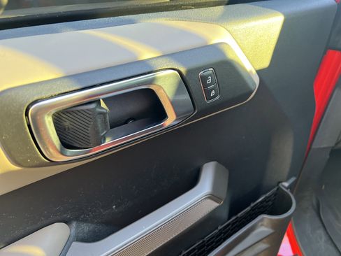 Used 2023 Ford Bronco Wildtrak image 15