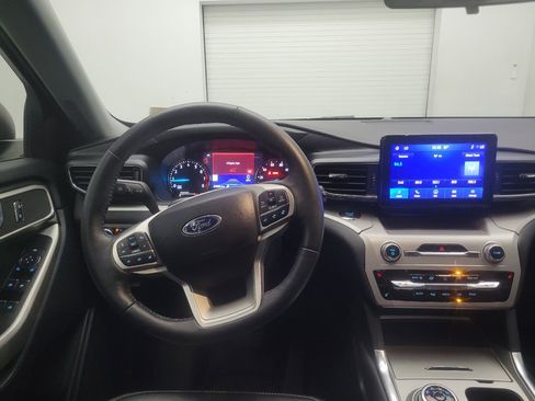 Used 2023 Ford Explorer XLT w/ Equipment Group 202A AWD/4WD image 22